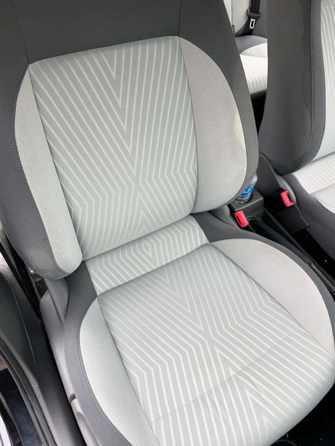 Sièges de voiture nettoyés en profondeur
